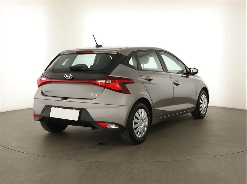 Hyundai i20 (2021) 1.2, Tempomat, Park. senzory - fotka 5 z 12