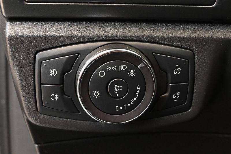 Ford Mondeo 2,0 TDCi 110 kW AT8 Titanium Z - fotka 29 z 33