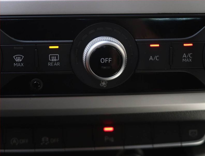 Audi A4 (2019) 30 TDI, Automat, Navi - fotka 19 z 27