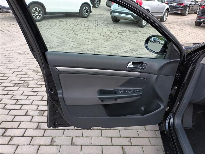 Volkswagen Golf 1,2 TSI,77KW,DIGIKLIMA,SERVIS - fotka 15 z 36