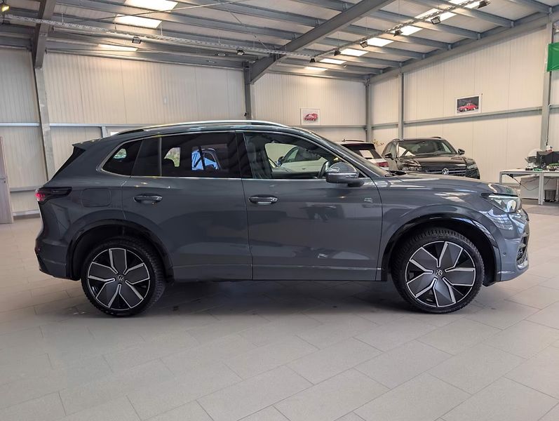 Volkswagen Tiguan TDI 4M R-Line HuD IQ Pano 360 - fotka 4 z 28