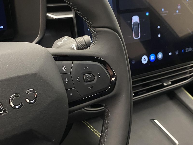 Lynk & Co 01 (2025) 01 CORE PHEV - fotka 24 z 82