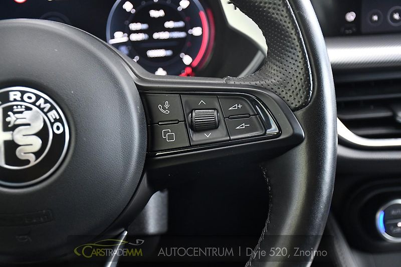 Alfa Romeo Stelvio 2.2 Diesel 16V 154kW Veloce Q4 - fotka 30 z 54
