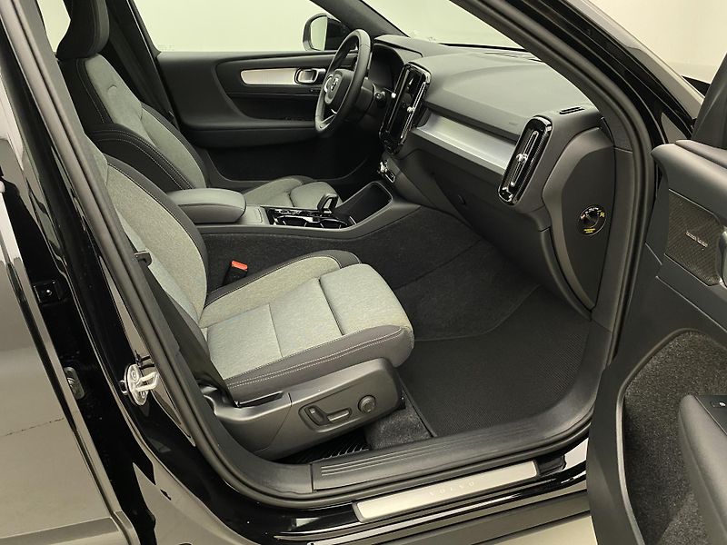 Volvo XC40 B3 PLUS BLACK EDITION AUT CZ - fotka 24 z 56