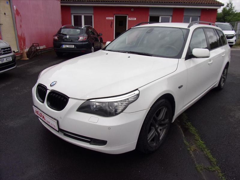BMW Řada 5 3,0 525d xDrive Touring - fotka 7 z 23