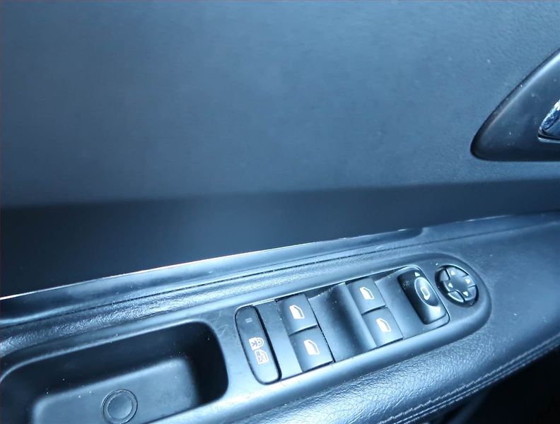 Peugeot 5008 (2012) 1.6 HDi, Automat, Tempomat - fotka 16 z 16