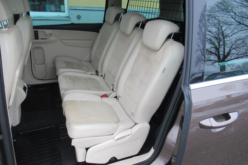 Volkswagen Sharan 2.0TDI 4x4 PANORAMA NAVI TAŽNÉ - fotka 19 z 28