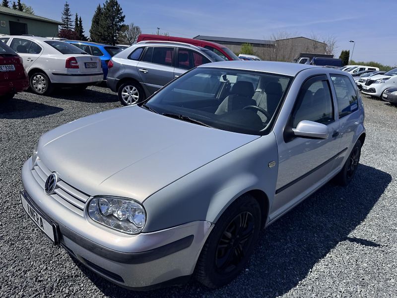 Volkswagen Golf 1.4 16V, 55 kW, 159 tis km - fotka 3 z 16