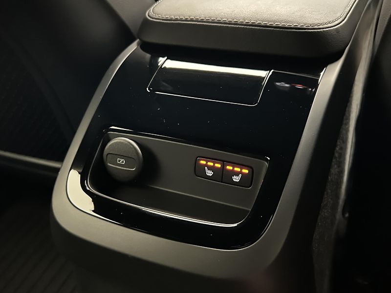Volvo V60 T6 AWD DARK PLUS RECHARGE AUT - fotka 21 z 48