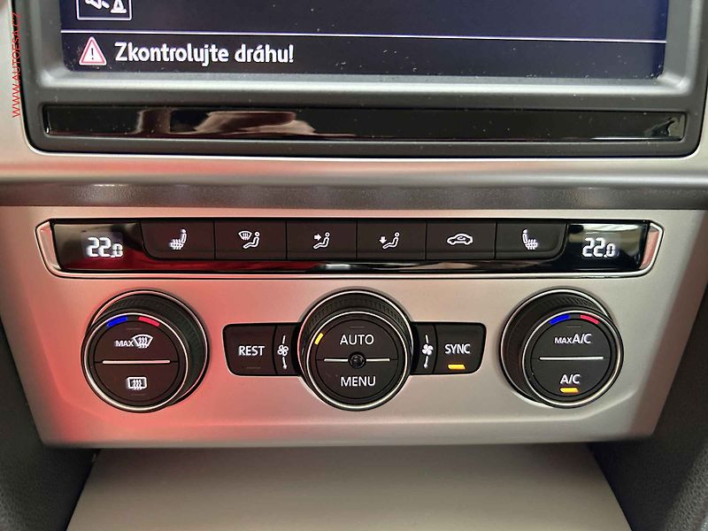 Volkswagen Passat (2016) 2.0 TDi, DSG, LED, park.asist - fotka 16 z 18
