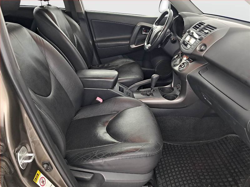 Toyota RAV4 (2009) 2.0 VVT-i, 4X4, Automat - fotka 9 z 17