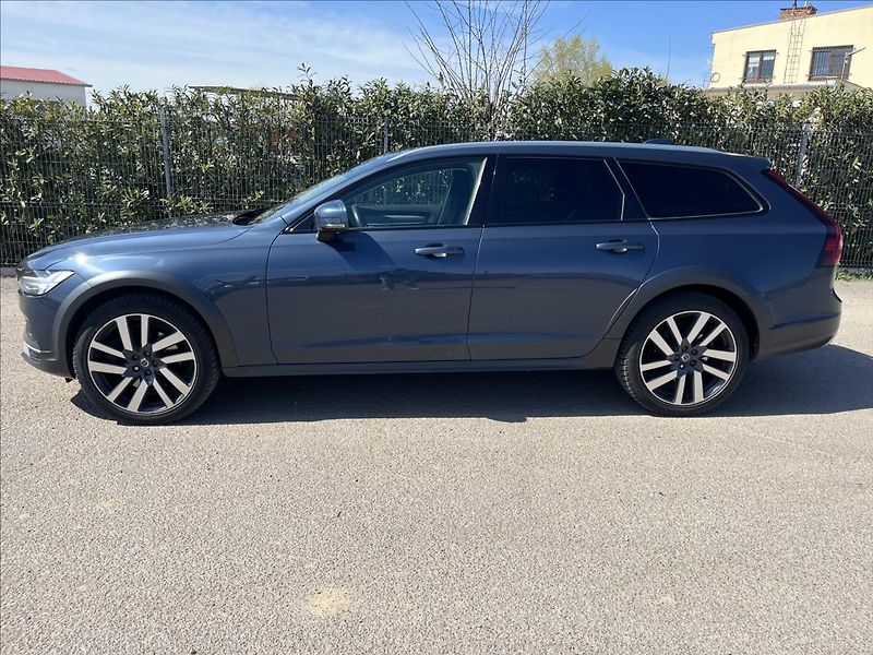 Volvo V90 2,0 B4 145KW CROSS COUNTRY DPH - fotka 4 z 43