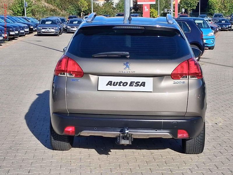 Peugeot 2008 (2016) 1.2 PT, Active, AT, TZ, navi - fotka 5 z 17