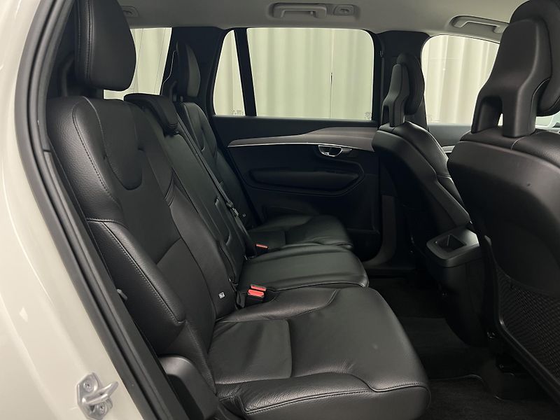 Volvo XC90 B5 AWD MOMENTUM AUT CZ - fotka 19 z 37