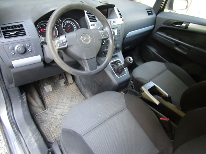 Opel Zafira (2006) 1.9 CDTi 88kW - fotka 13 z 33