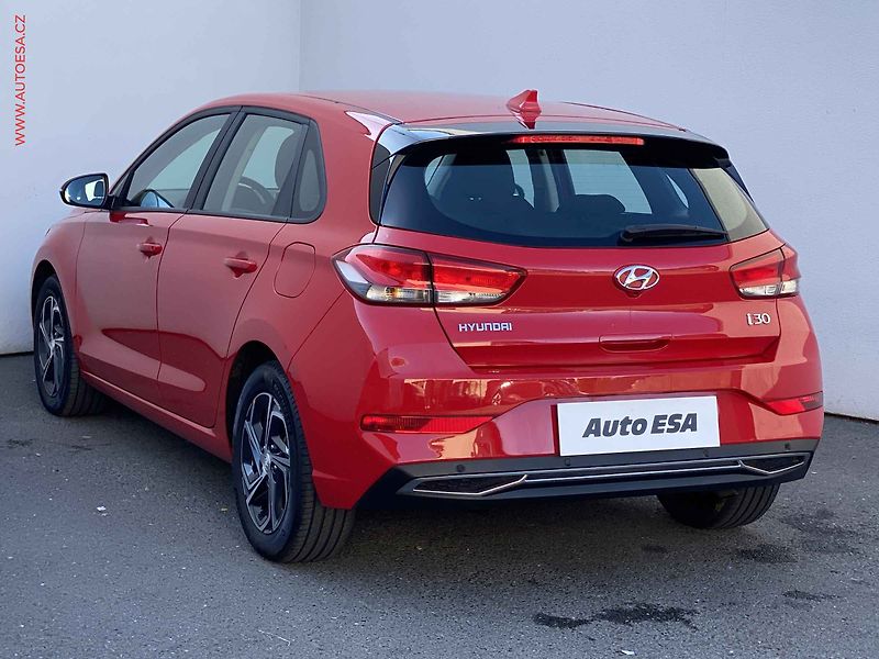 Hyundai i30 (2023) 1.5 DPi, 1.maj,ČR, servis - fotka 6 z 18