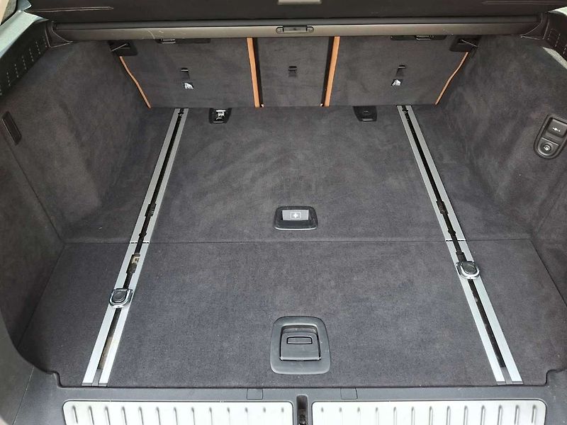 BMW Řada 5 530d xDrive AT Touring - fotka 32 z 71