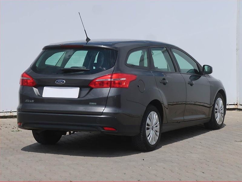 Ford Focus (2015) 1.0 EcoBoost, Tempomat - fotka 5 z 14