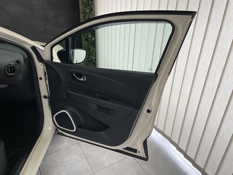 Renault Captur 1.2 TCe ČR 1.MAJ.NAVI  - fotka 11 z 25