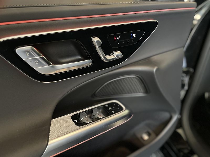 Mercedes-Benz Třídy E E 220d 4Matic AMG - fotka 20 z 41