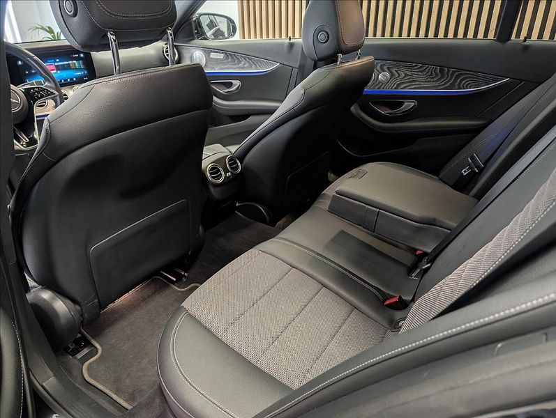 Mercedes-Benz Třídy E E300 DE EQ POWER 225 KW AMG - fotka 30 z 41
