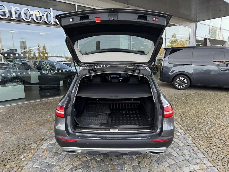Mercedes-Benz Třídy E E 220d 4M All-terrain - fotka 25 z 33
