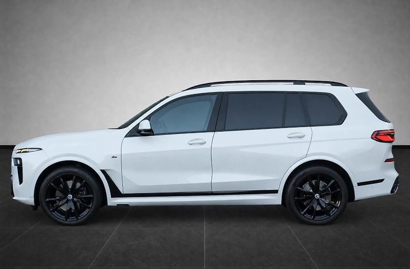 BMW X7 40d xDrive, Masáže, Skylounge - fotka 2 z 47