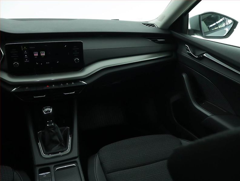 Škoda Octavia (2023) Ambition 2.0 TDI, ČR,1.maj - fotka 8 z 15