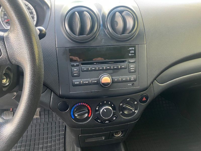 Chevrolet Aveo 1,2i (62kW)*TAŽNÉ ZAŘÍZENÍ* - fotka 13 z 15