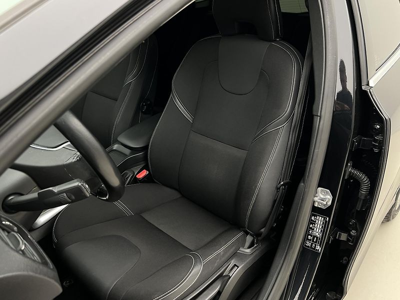 Volvo V40 D2 MOMENTUM - fotka 15 z 34