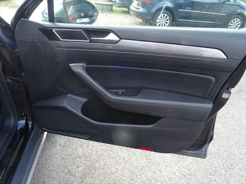 Volkswagen Passat 2,0 TDi 140kW 4x4 - fotka 12 z 26