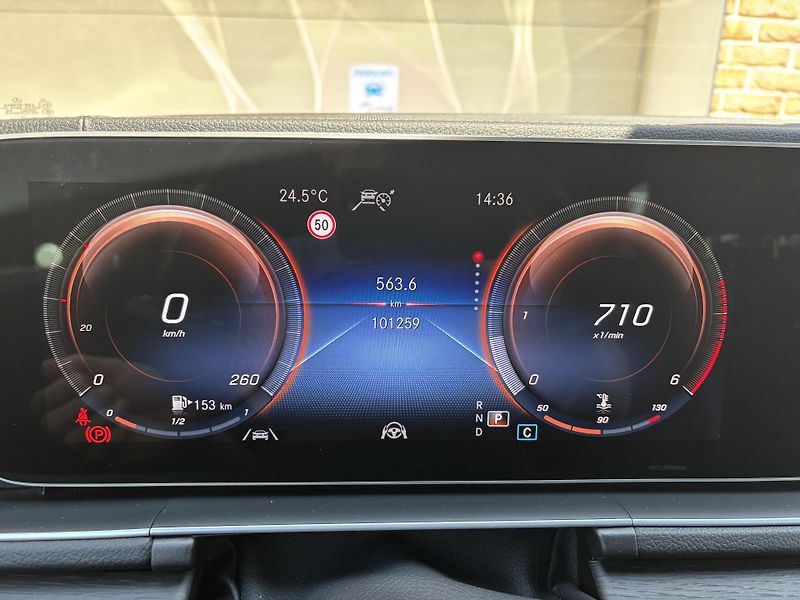 Mercedes-Benz GLE (2023) 400d 4MATIC 9GTRONIC AMG Paket - fotka 124 z 166