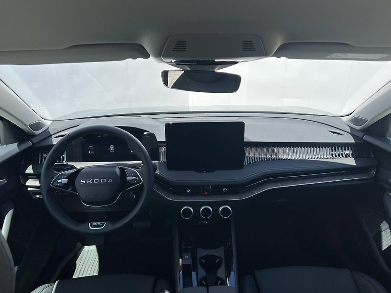 Škoda Superb (2026) L&K 7DSG 2,0TDI - fotka 6 z 23