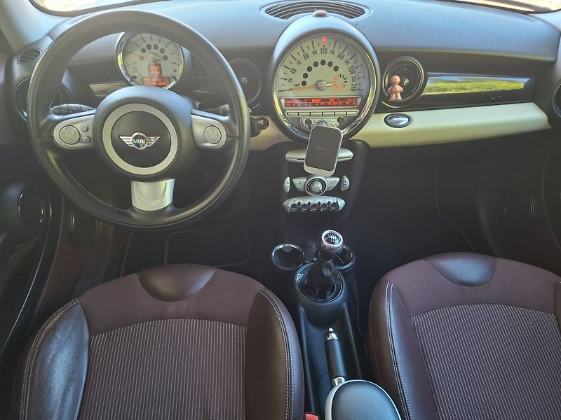 Mini Clubman (2009) 1.6i 88kW -VYHŘ.SED.-P.SENSORY - fotka 12 z 32