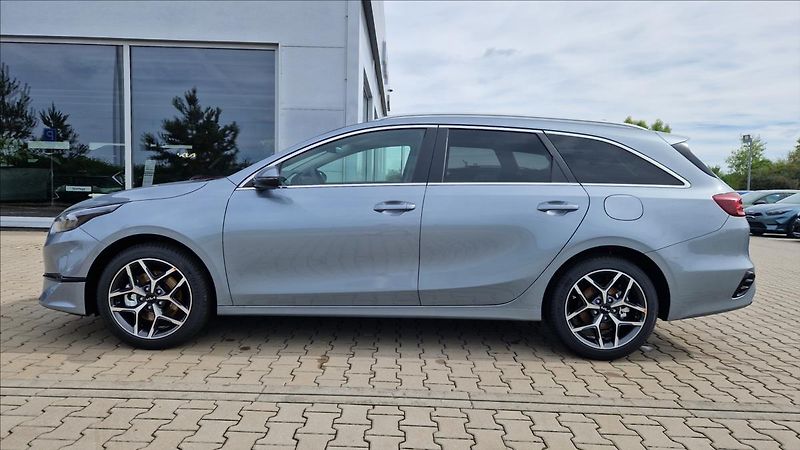 Kia Ceed 1,5 SW T-GDi 7DCT TOP - fotka 7 z 13