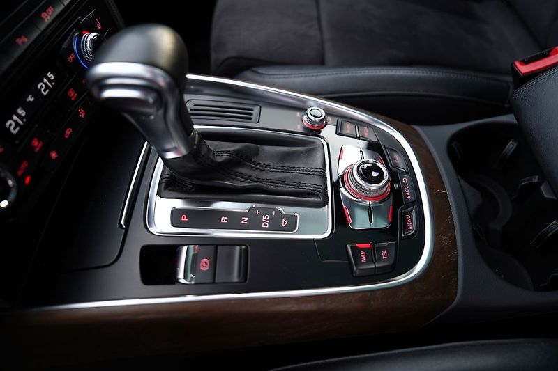 Audi Q5 2.0 TDI/Quattro/DSG/kůže/180PS - fotka 48 z 48
