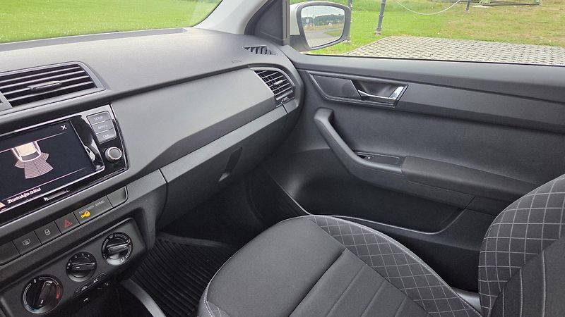 Škoda Fabia 1.0 TSI 70 kW Ambition CZ DPH - fotka 17 z 22