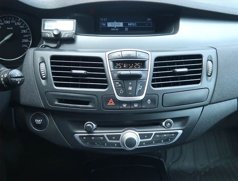Renault Laguna (2009) 2.0 DCi, po STK, jezdí výborně - fotka 12 z 14