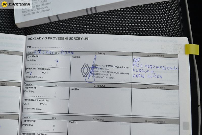 Renault Captur Intens E-TECH HYBRID 145 - fotka 43 z 45