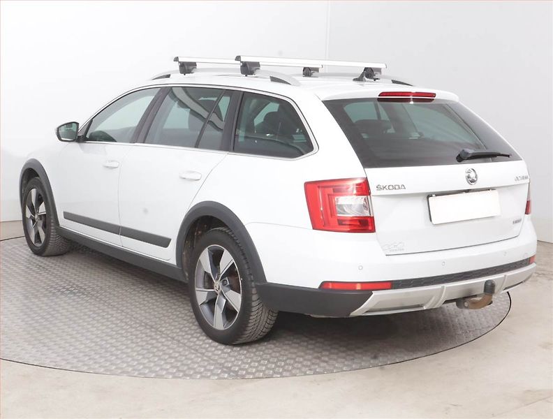 Škoda Octavia (2015) Scout 1.8 TSI, 4X4, Automat - fotka 4 z 18