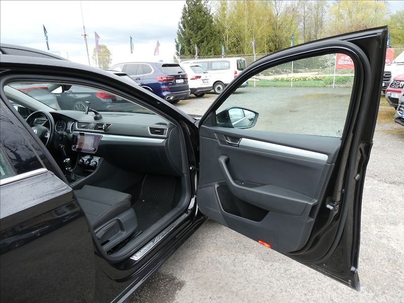 Škoda Superb 1,6 TDi 88kW DPH 2x kola - fotka 18 z 35