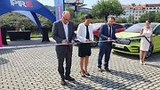 Pásku slavnostně přestřihli Pavel Elis, předseda představenstva a generální ředitel PRE, Lenka Žlebková, generální ředitelka Kongresového centra Praha, a Jan Chabr, člen Rady hlavního města. Prahy pro oblast správy majetku a majetkových podílů.