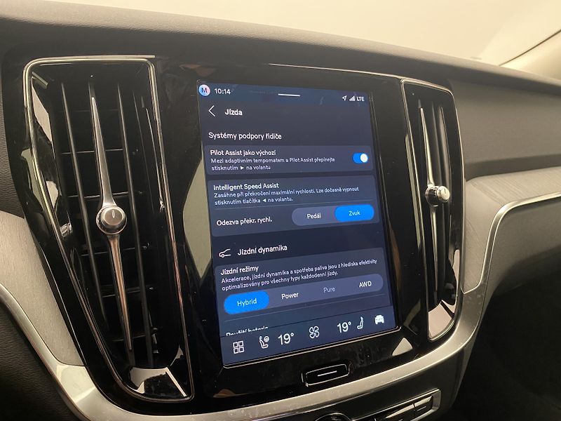 Volvo V60 T6 AWD RECHARGE DARK PLUS CZ - fotka 40 z 49