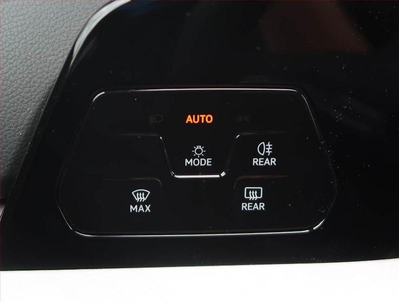 Volkswagen Golf (2025) 1.5 TSI, Full Led,Kamera - fotka 17 z 23