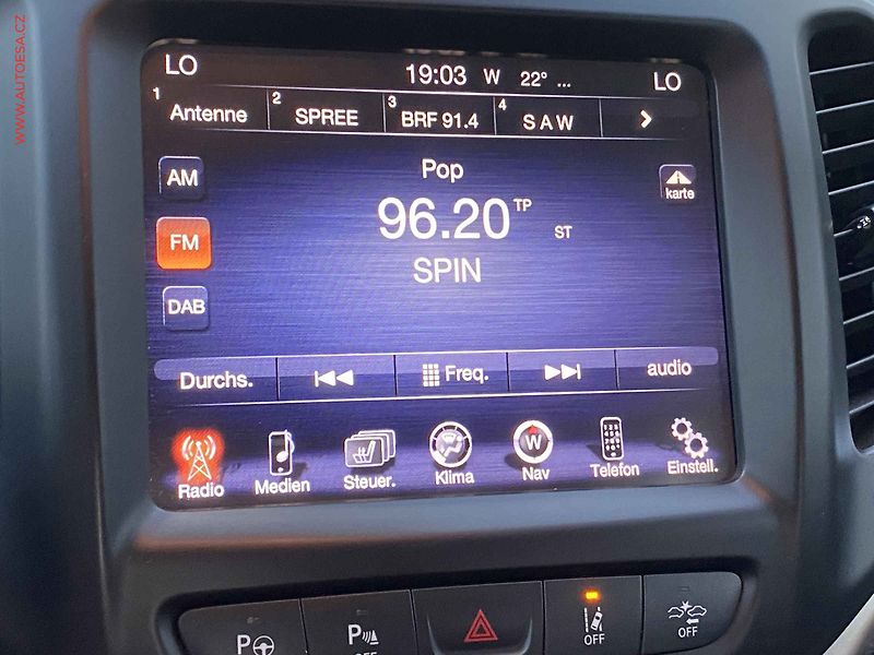Jeep Cherokee (2015) 2.0 M-Jet 4X4, Limited, AT, - fotka 18 z 21