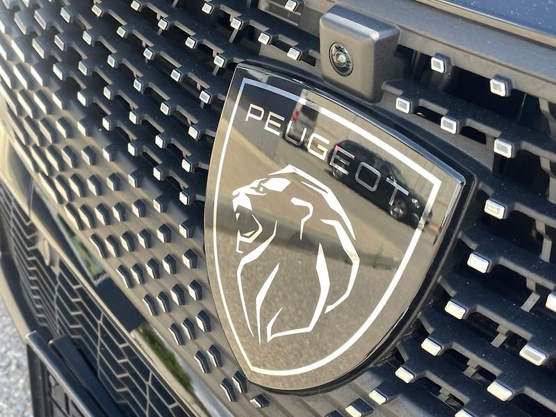 Peugeot 408 (2025) Allure Plug-in Hybrid 180k - fotka 8 z 9