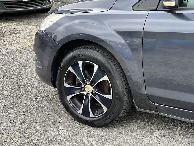 Ford Focus 1.6TDCi 66KW ČR TAŽNÉ KLIMA - fotka 12 z 39