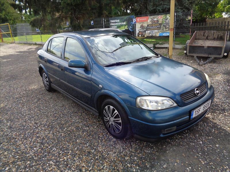 Opel Astra 1,4 - fotka 1 z 16