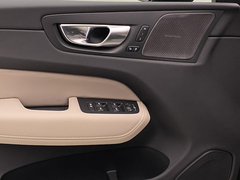 Volvo XC60 T6 AWD DARK PLUS AUT CZ - fotka 29 z 59