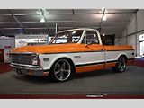 Chevrolet C10 pickup byl jedním z mnoha upravených vozů, postavených od základu znova.